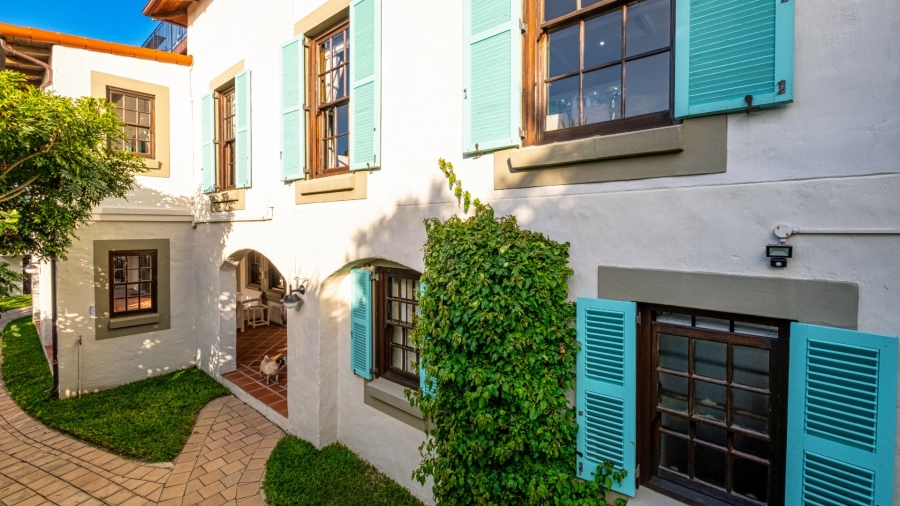 6 Bedroom Property for Sale in Kingfisher Creek Western Cape